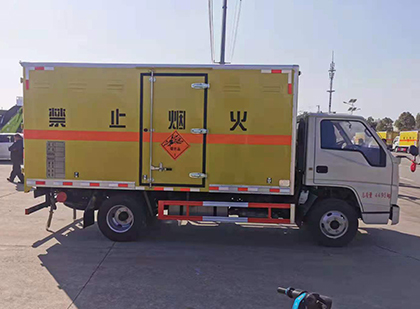 天祝爆破器材运输车技术升级与安全合规新趋势